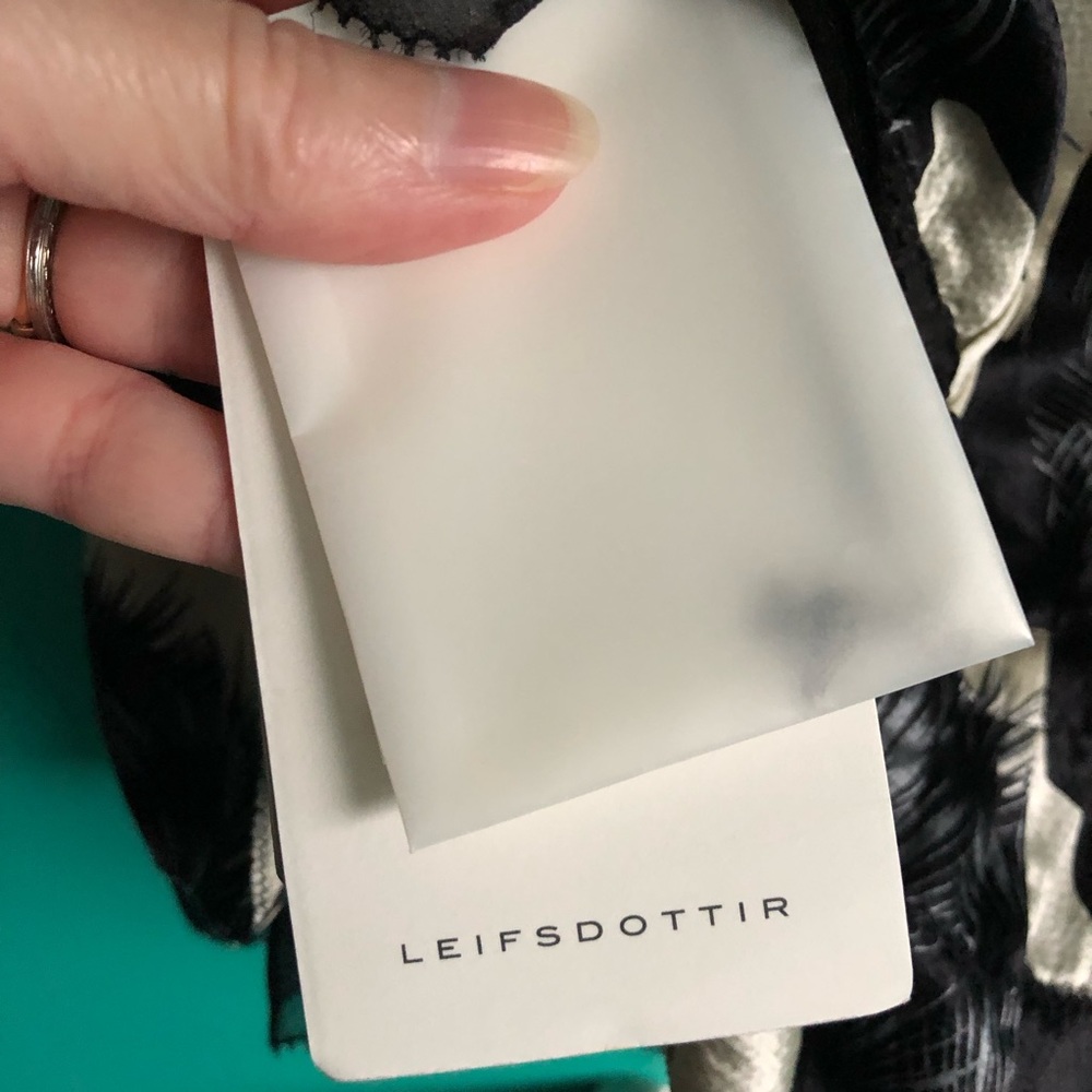 Leifsdottir 100% silk embroidered cap sleeve top - Picture 5 of 7